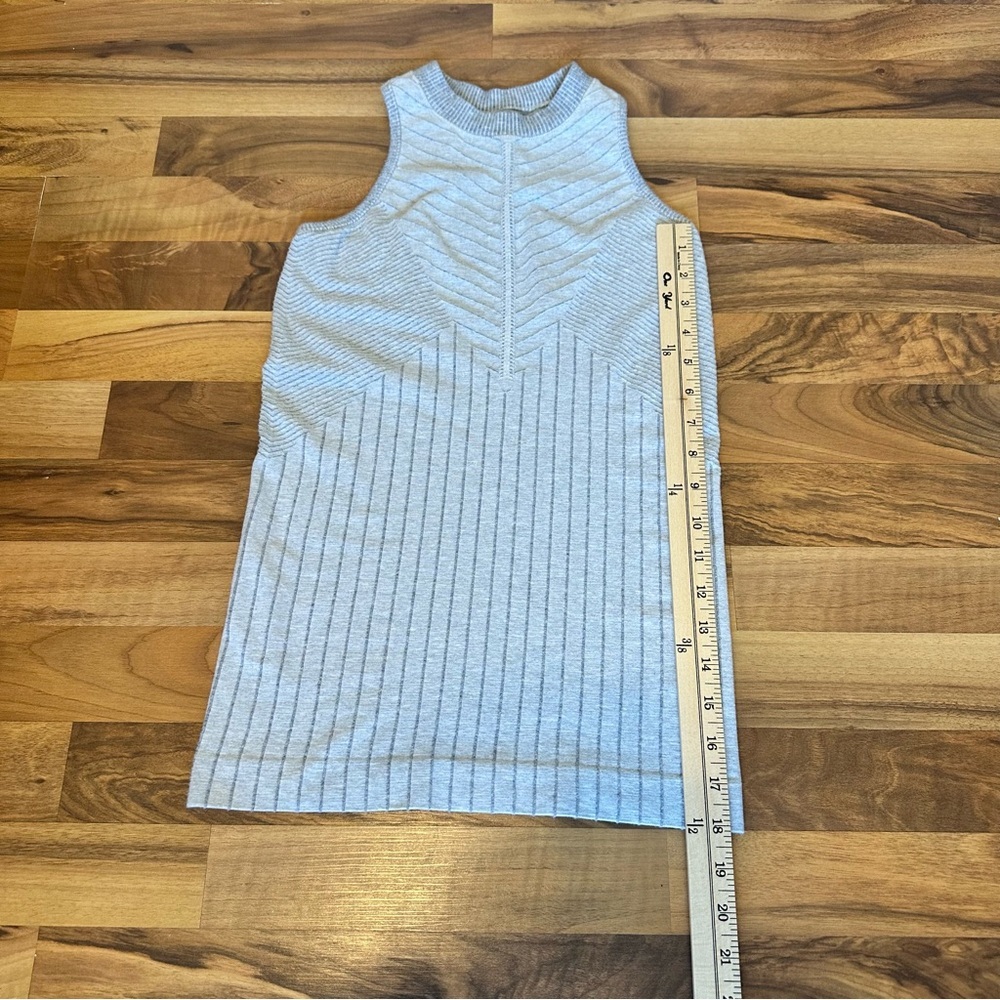 Athleta Sojourn Tank Light Gray Size M Women’s Ribbed Sleeveless Workout Top - Picture 7 of 8